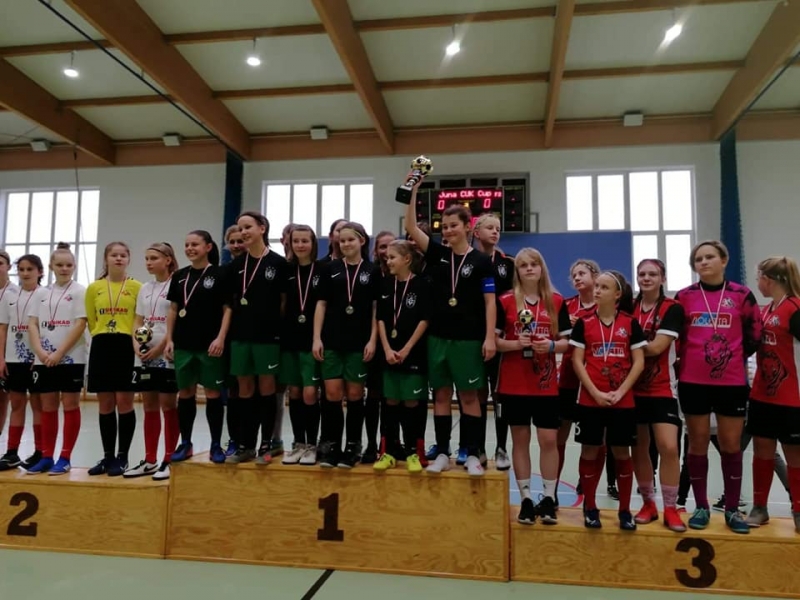 Juniorki U-15 zajęly I miejsce w Halowym Turnieju piłki nożnej dziewcząt w Starych Oborzyskach..