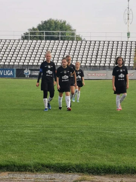 Młodziczki przegrały 0:8 z Wartą Poznań.